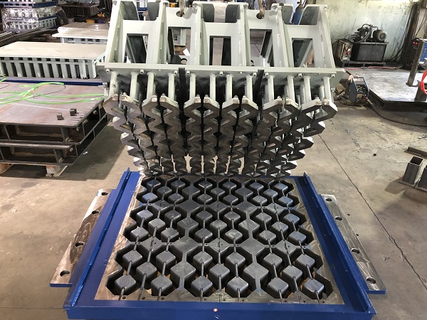 Harex grass 90mm paver mould 02.jpg
