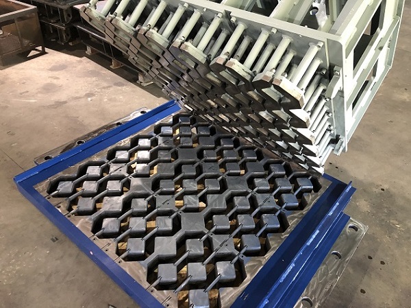 Harex grass 90mm paver mould 03.jpg