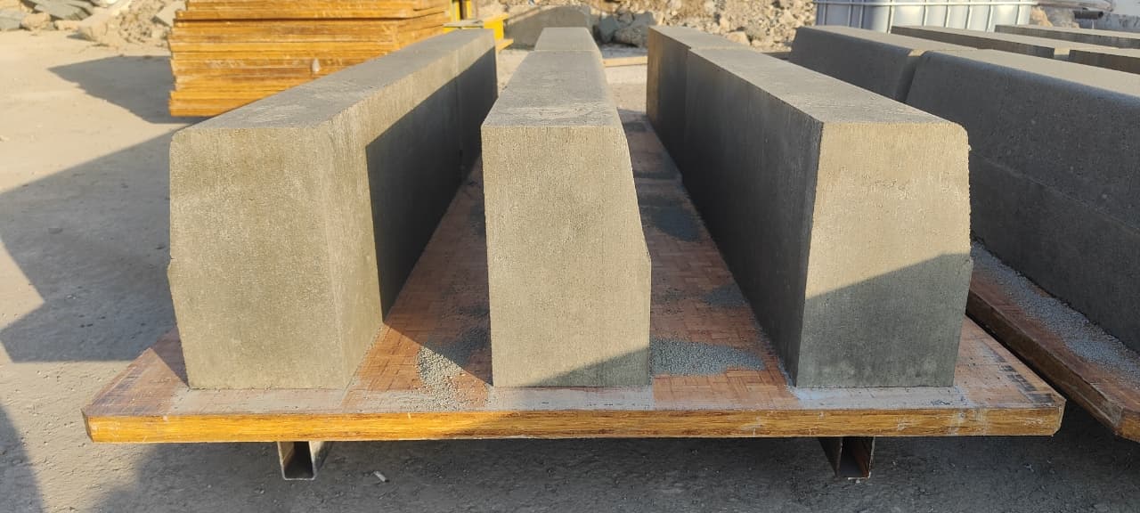 Curb stone with 300mm height.jpg
