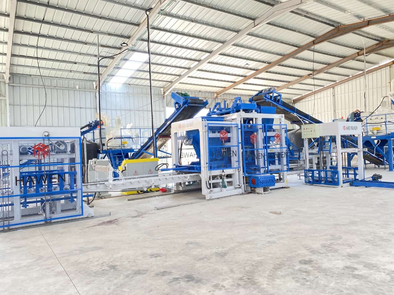QT10-15 curb stone making machine.jpg