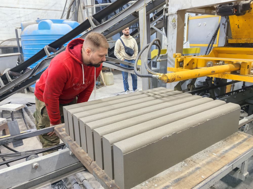 How to make high-quality Concrete Curb Stone?