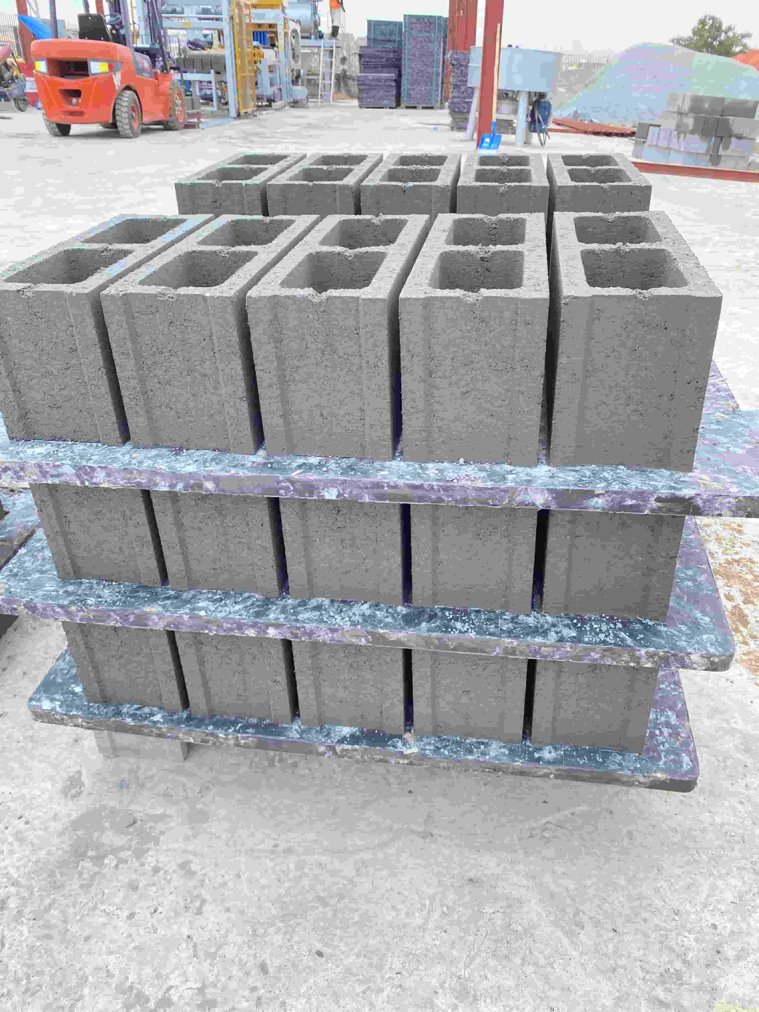 6inch Hollow block at 5pcs per drop.JPG