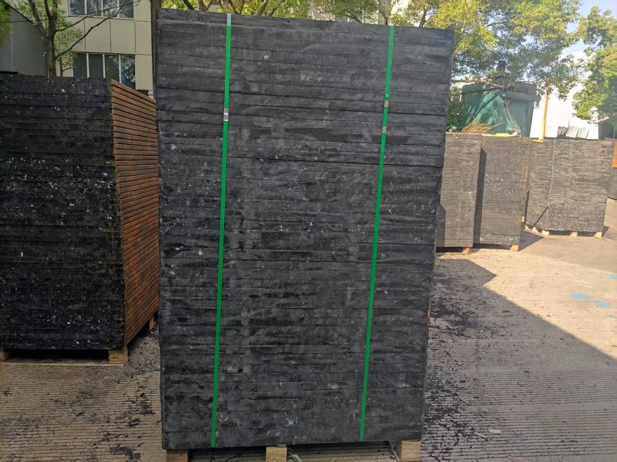 strapping in GMT pallet.jpg
