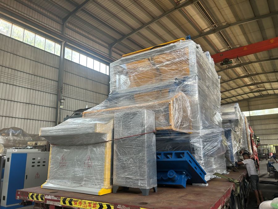packing of brick machine.jpg