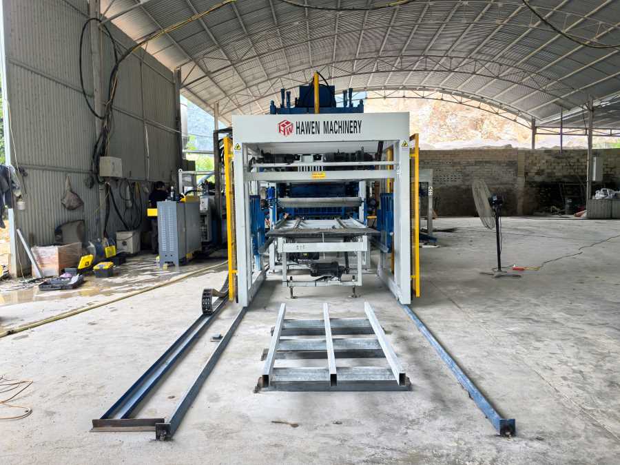 QT12-15 automatic block machine.jpg QT12-15 automatic block machine.jpg