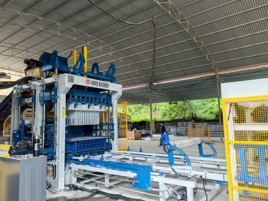 QT12-15 block making machine.jpg QT12-15 block making machine.jpg