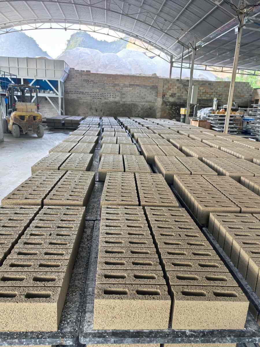 Hollow block .jpg