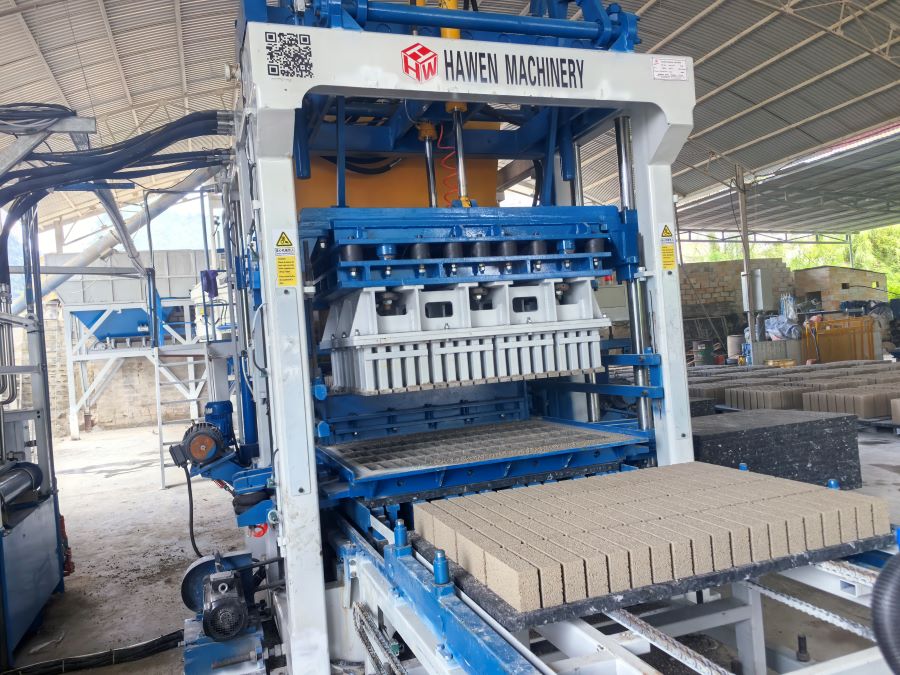 QT12-15 brick making machine .jpg