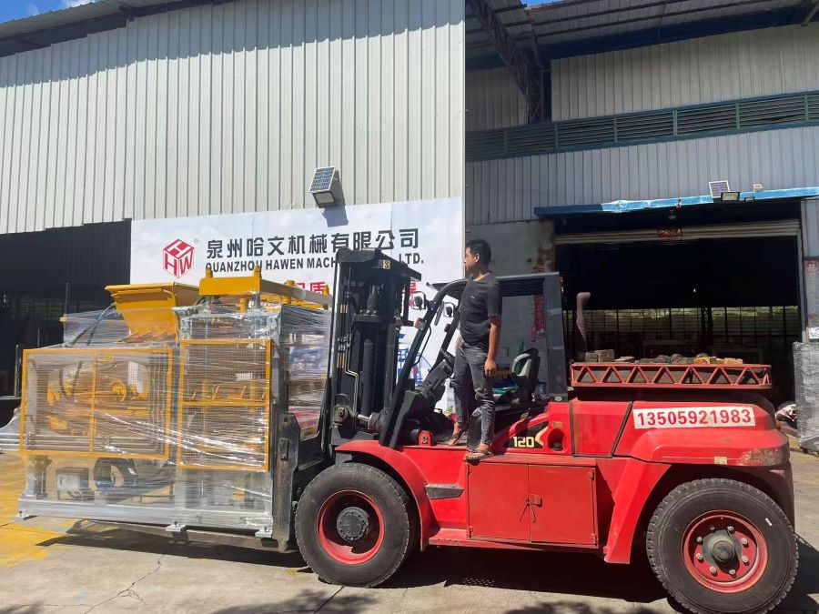 QT5-15 block making machine.jpg