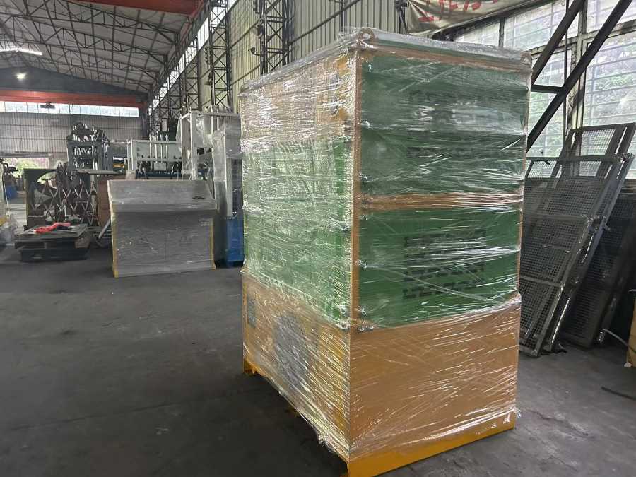 Hydraulic station.jpg Hydraulic station.jpg