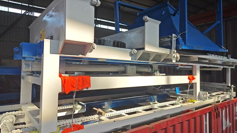 Pallet feeder and block conveyor.jpg