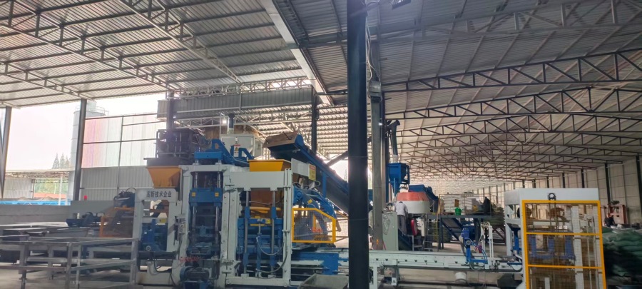 QT9-15 production line.jpg