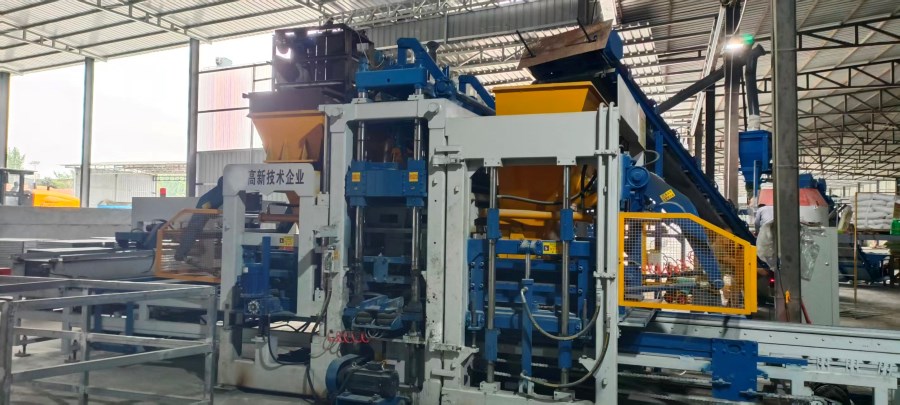 QT9-15 Block making machine.jpg