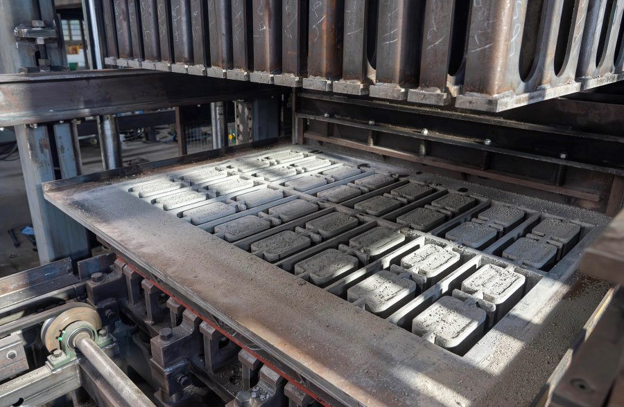 QT12-15 Production line hot testing.jpg