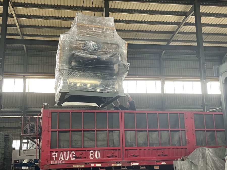 block making machine.jpg