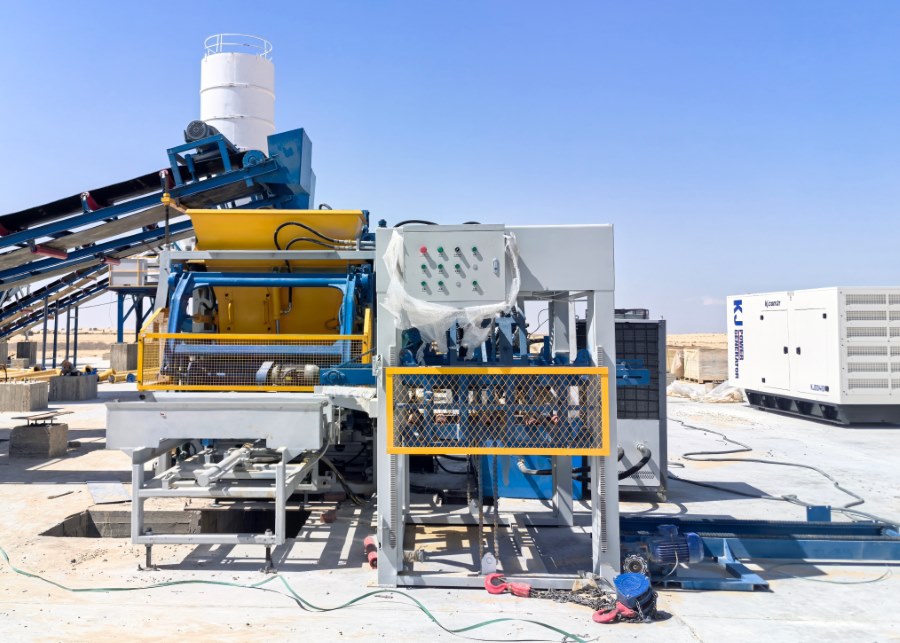 Automatic Pallet provider working on site.jpg Automatic Pallet provider working on site.jpg