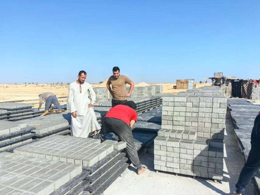 QT12 block making machine.jpg