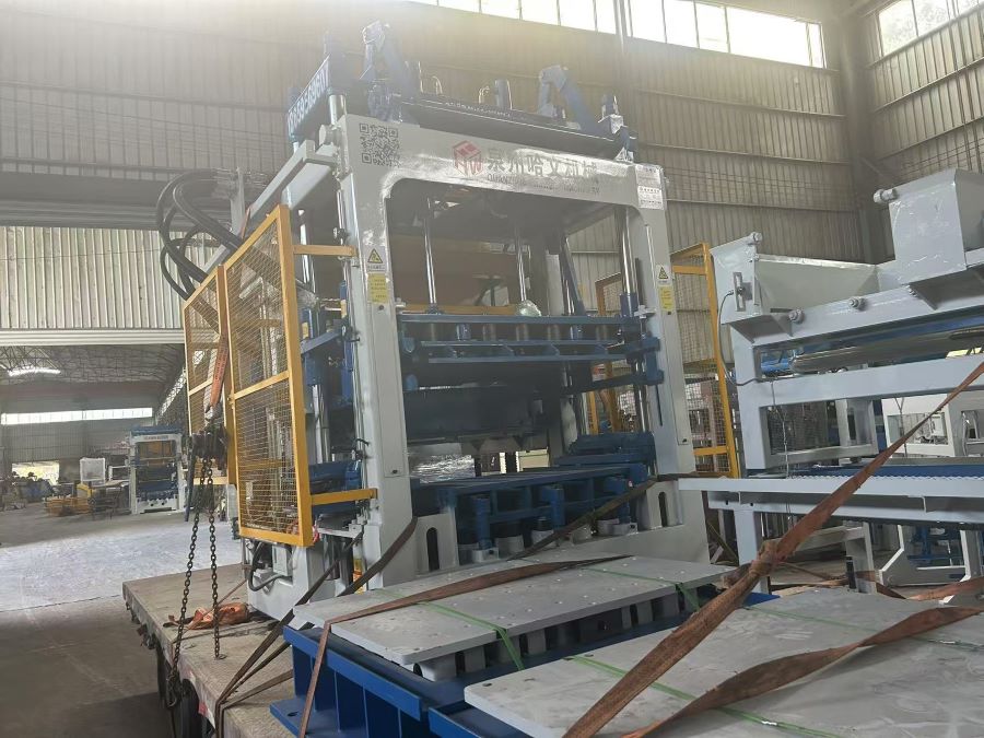 QT10-15 Block Making Machine .jpg