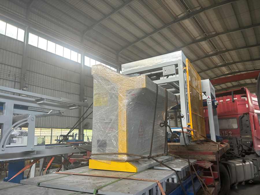 Control cabinet of QT10-15 block making machine.jpg