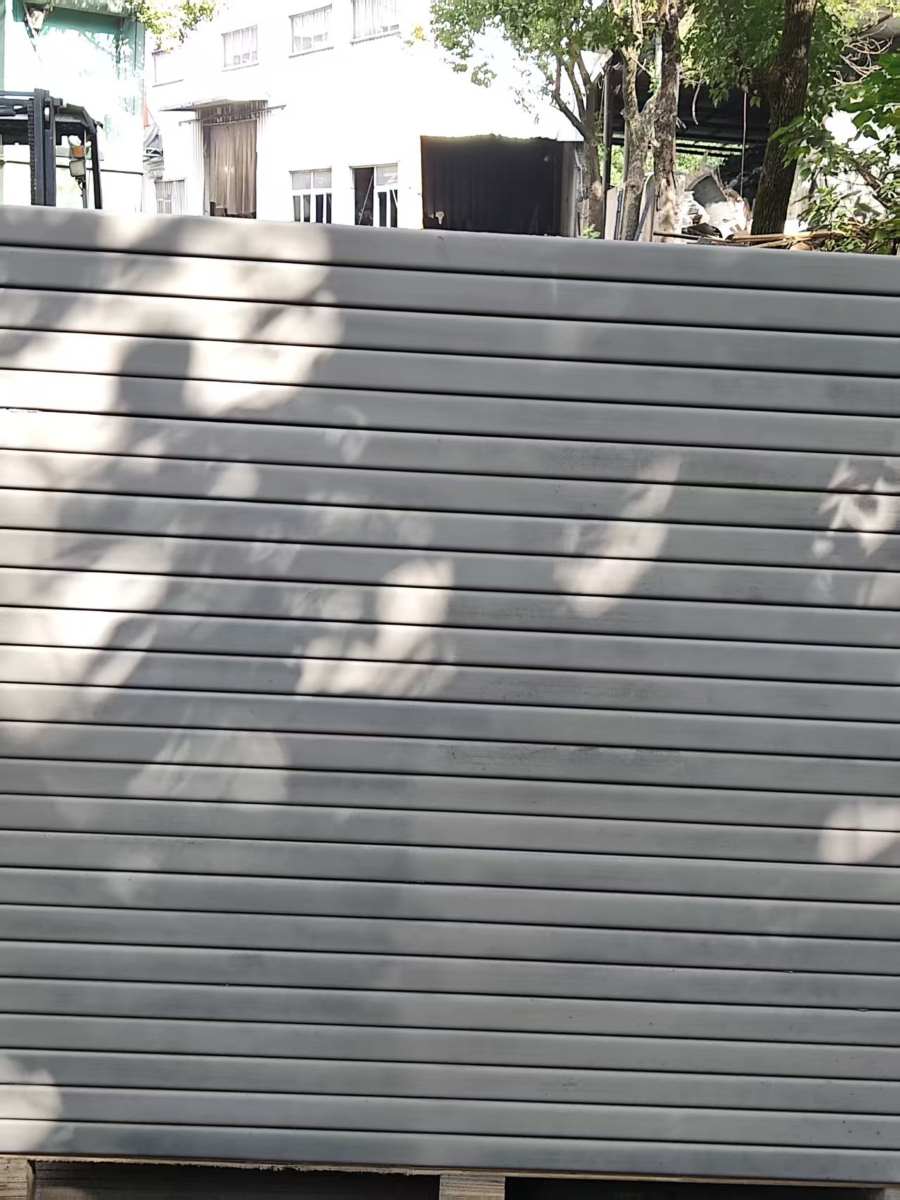 Side view of GMT Pallet.jpg