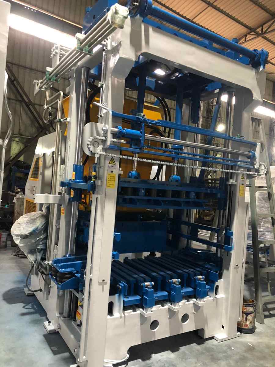 QT7-15 block machine.jpg