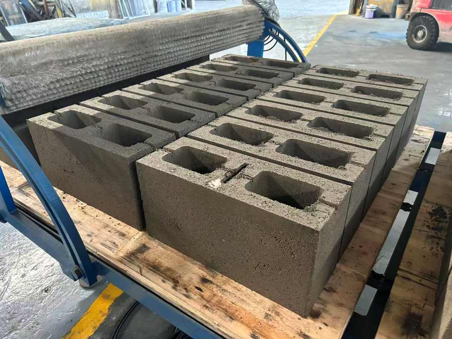 QT10-15 Block Machine Successful Testing for Customer from Egypt