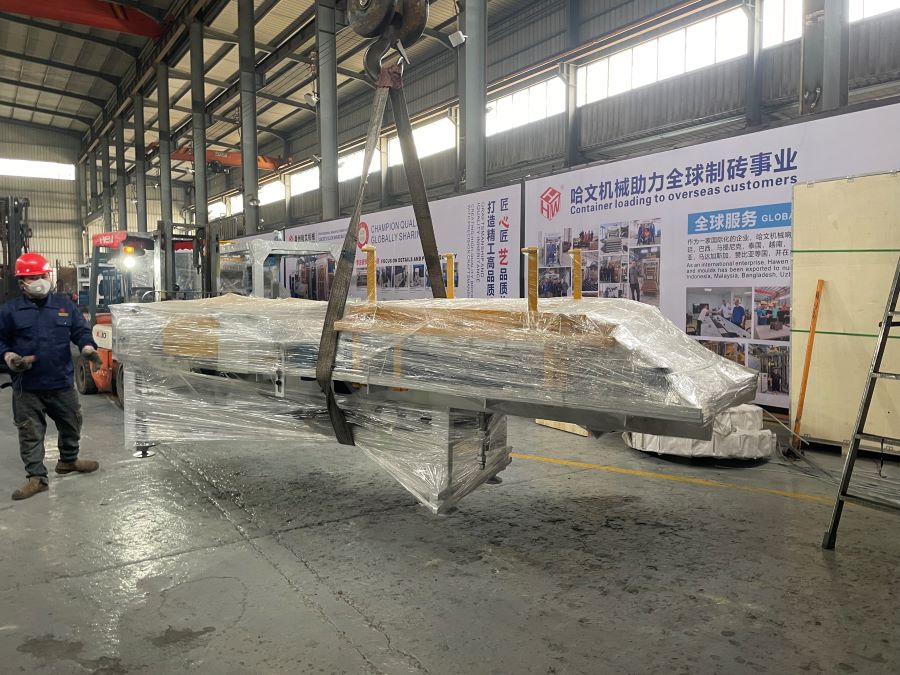 Automatic pallet feeder.jpg