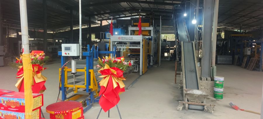 QT15 block making machine.jpg