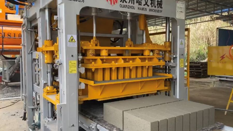 QT10-15 Block Machine.jpg