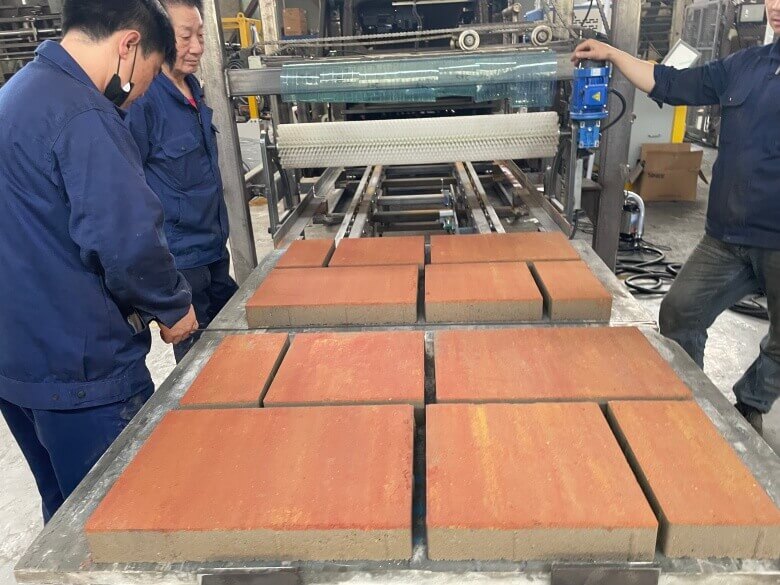 Hot Testing of Multicolor Paver Production in Hawen QT7-15 Block Making Machine