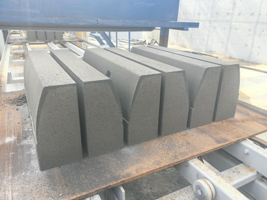 QT15 Fully Automatic Curb Stone Production Line