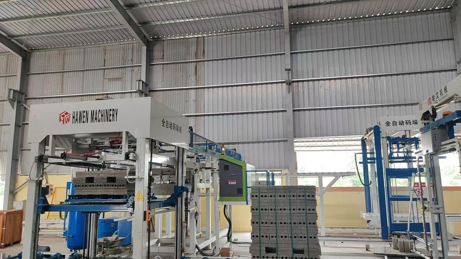 Customized Hawen automatic offline cuber system running in Vietnam concrete block plant