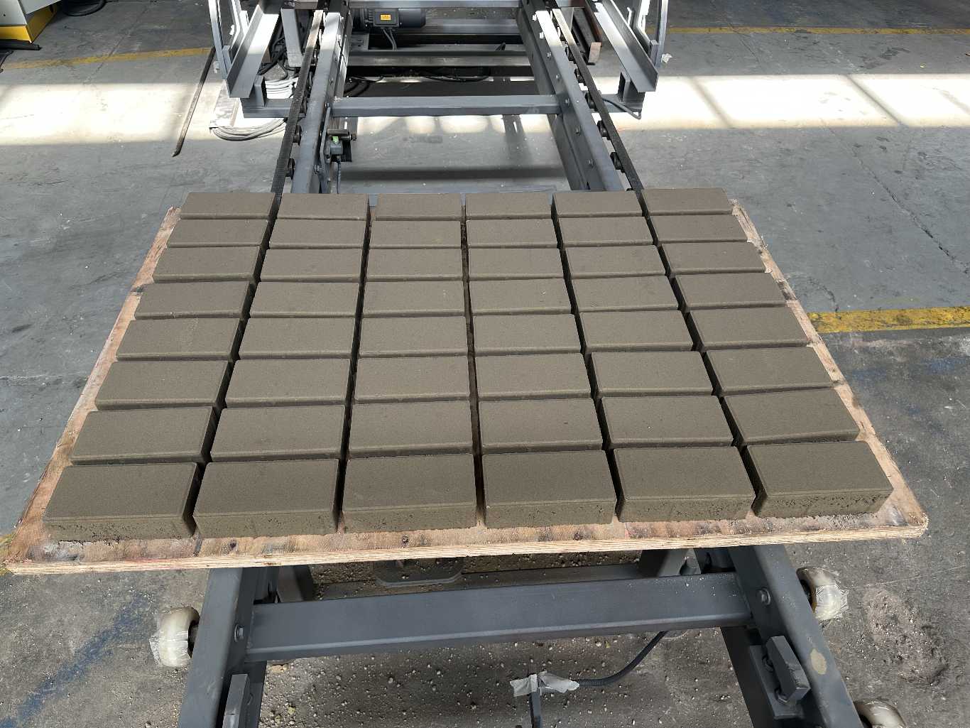 Hot testing for Hawen QT12 paver block making machine