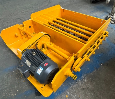 What Are the Advantages of a Swing-Out Material Feeding Cart in Block Machines?