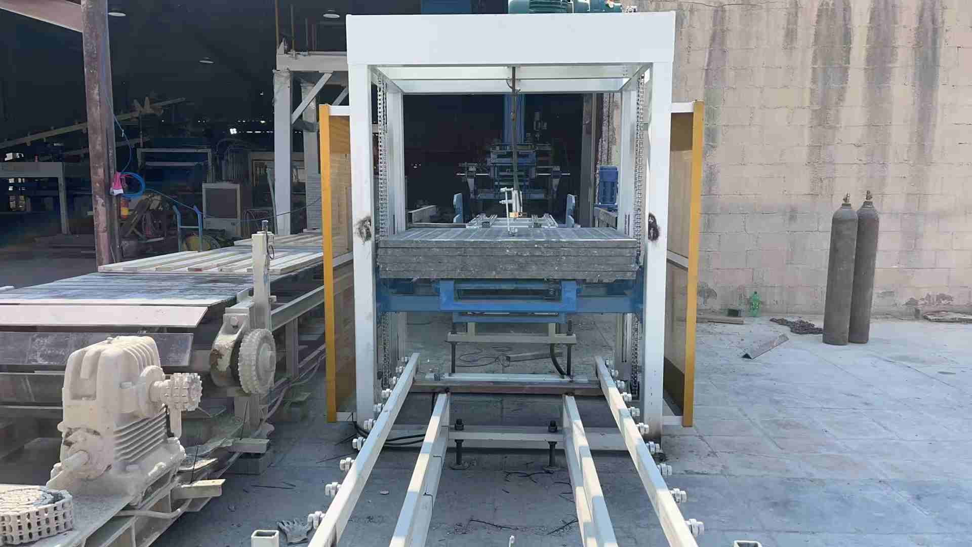 /How to Configure a Concrete Block Machine Plant for Hot Climate Regions