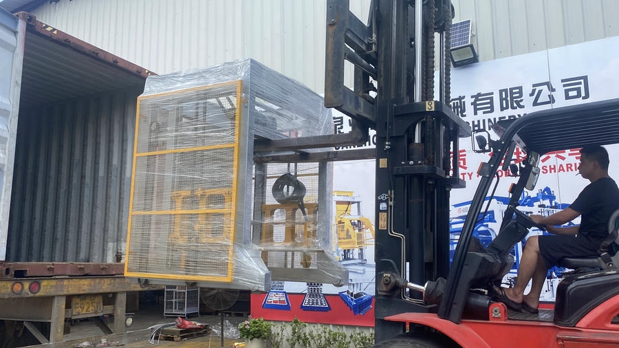 Block stacking machine loaded for Hawen QT4-15 automatic block production line shipment