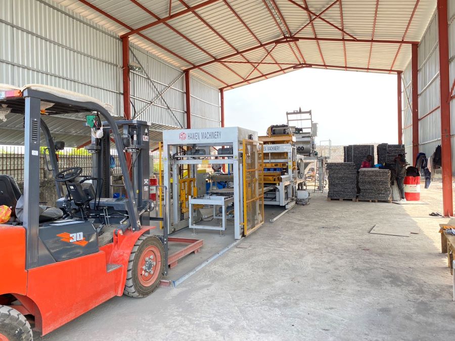 How to Choose the Right Feeding Cart Speed for Stable Block Machine Output