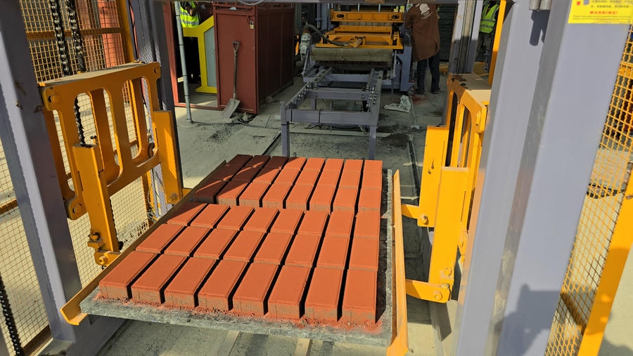 How to Prevent Cement Silo Bridging and Screw Conveyor Blockage in Block Machine Plant