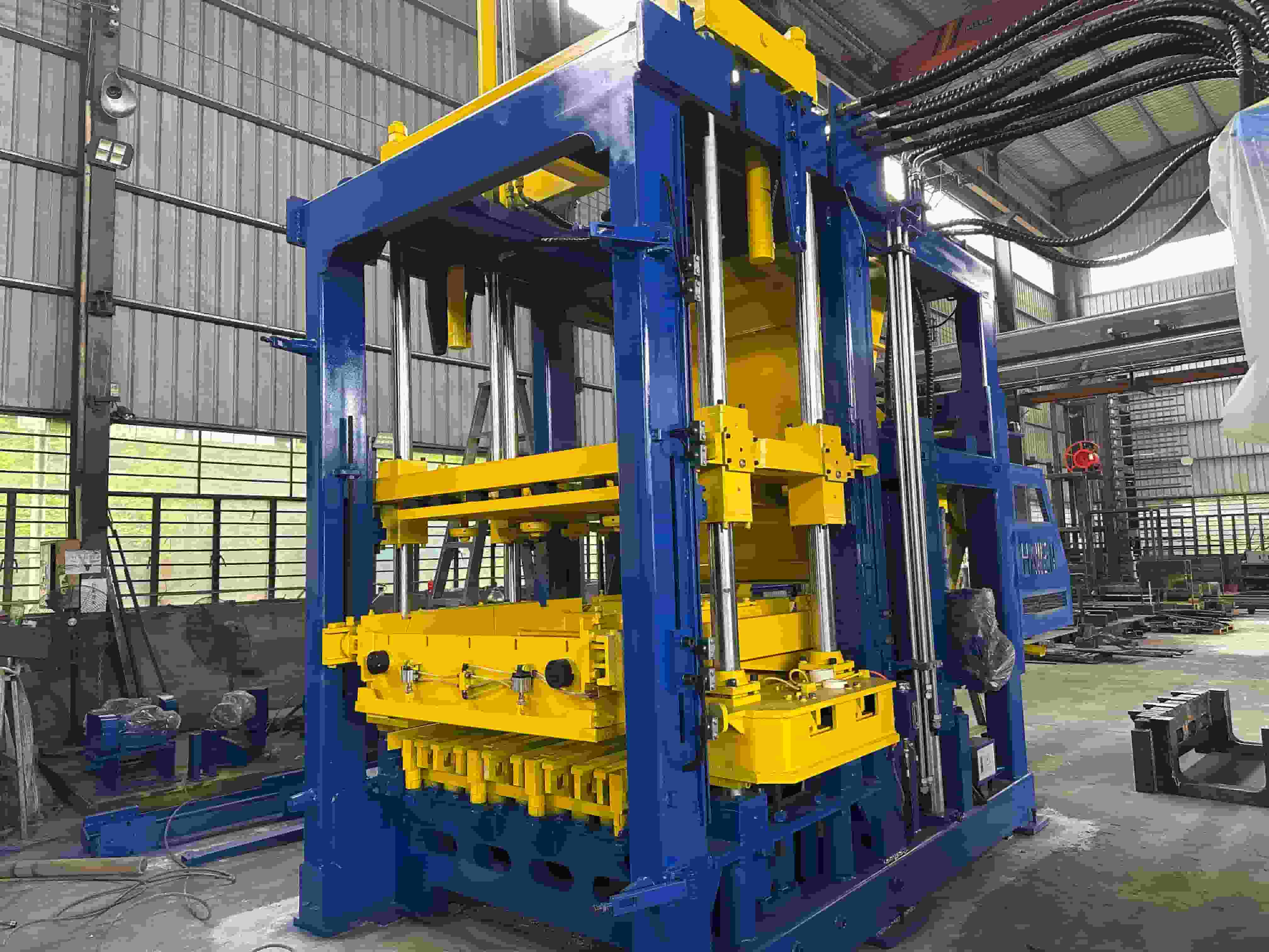 HAWEN QT15 fully automatic block production line shipped to UAE customer