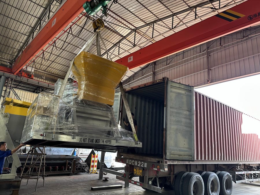 Concrete mixer used after aggregate batching in a block plant