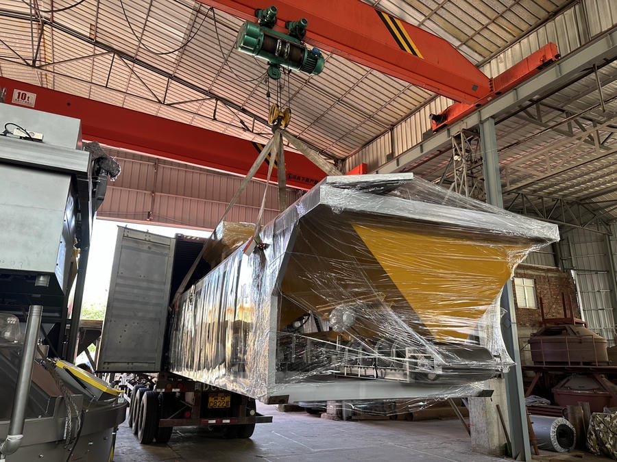 Aggregate batching equipment prepared for a concrete block production line