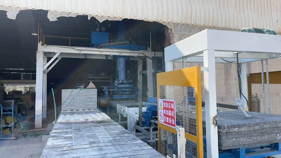 Offline automatic cuber system handling cured concrete products