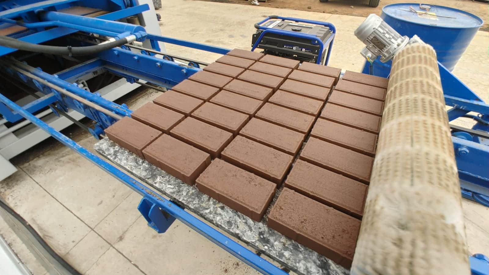 How Pigment Dosing Accuracy Affects Color Consistency in Concrete Pavers