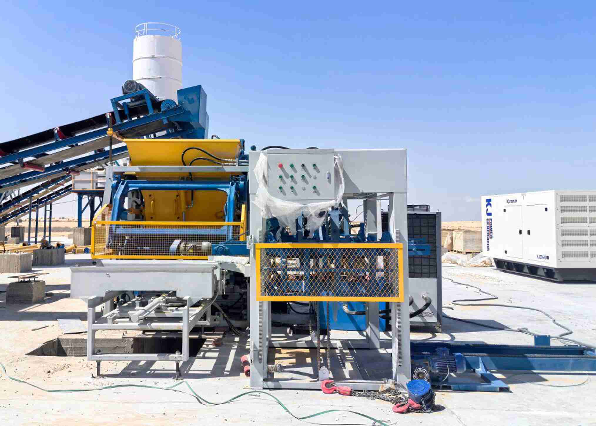 QT12 automatic paver machine with face-mix forming system