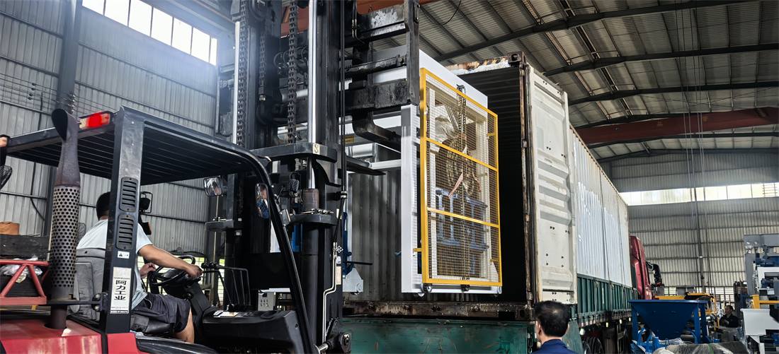 Automatic Block Stacker loading for HAWEN QT12-15 block making plant shipment to Algeria