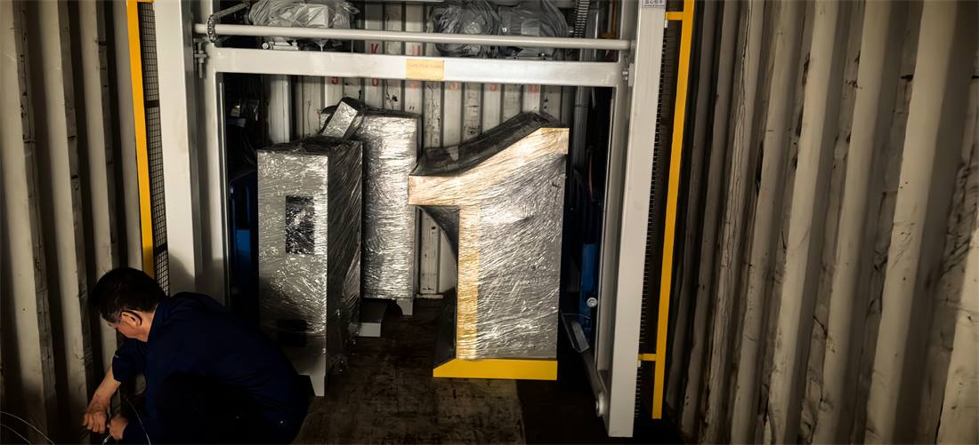 Equipment modules secured inside container for HAWEN QT12-15 block making plant shipment