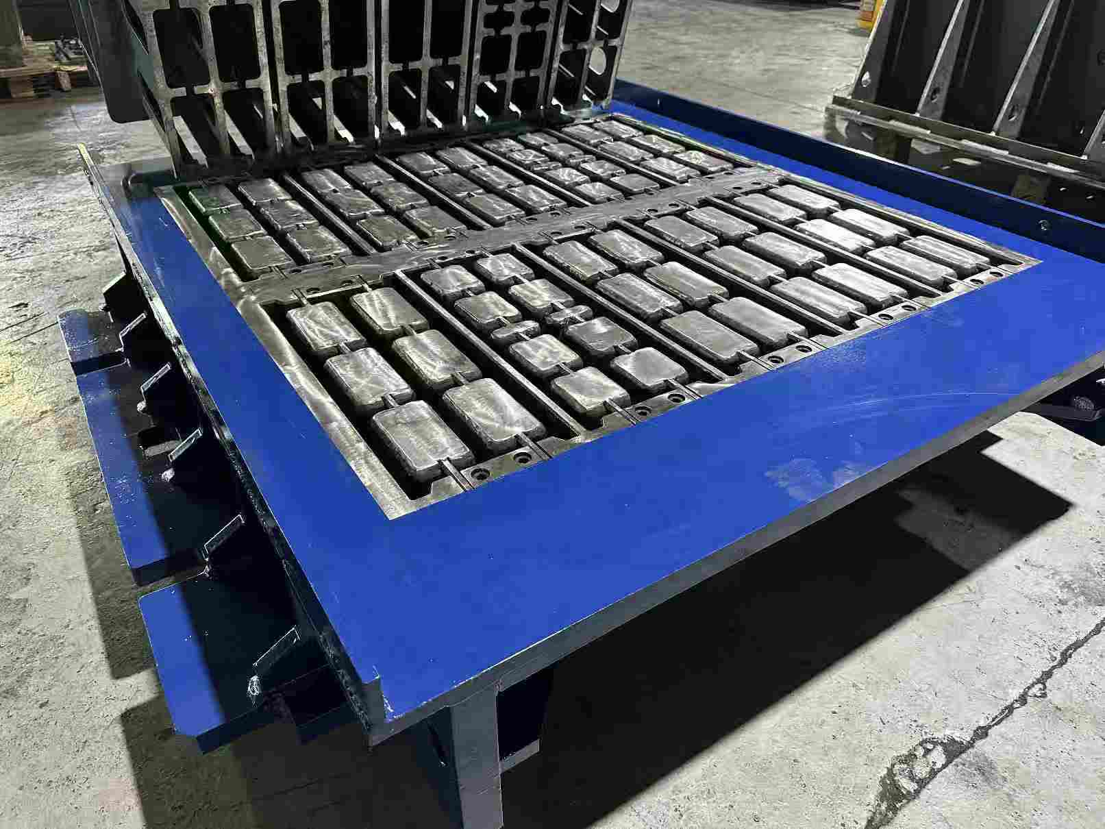 Should You Repair or Replace a Worn Concrete Block Mould?